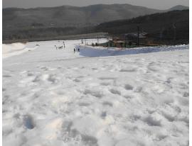 山西景區滑雪場造雪機造雪現場